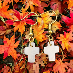 Boucles d'oreilles Croix nacrée