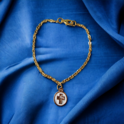 Bracelet doré avec une croix émaillée