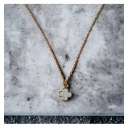 Collier avec petite croix arrondie nacrée