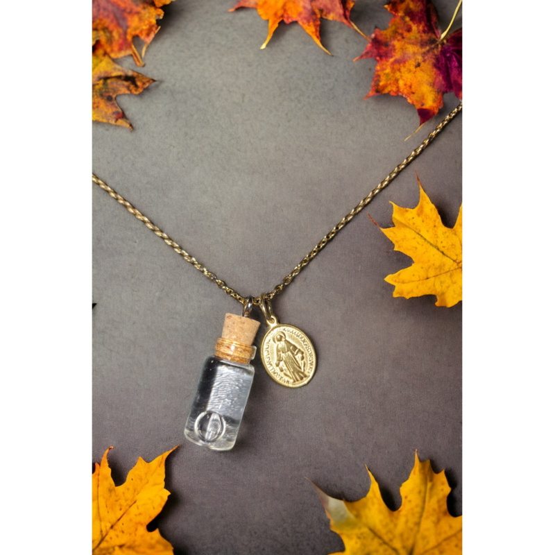 Collier Notre Dame avec eau de Lourdes Collier Notre Dame avec eau de Lourdes