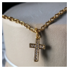 Collier avec petite croix et brillants