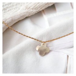 Collier avec jolie croix en nacre